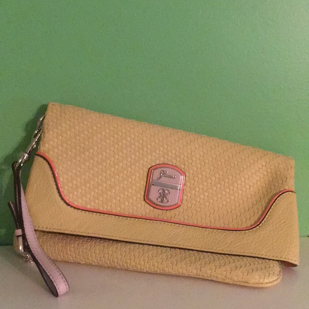 Guess clutch